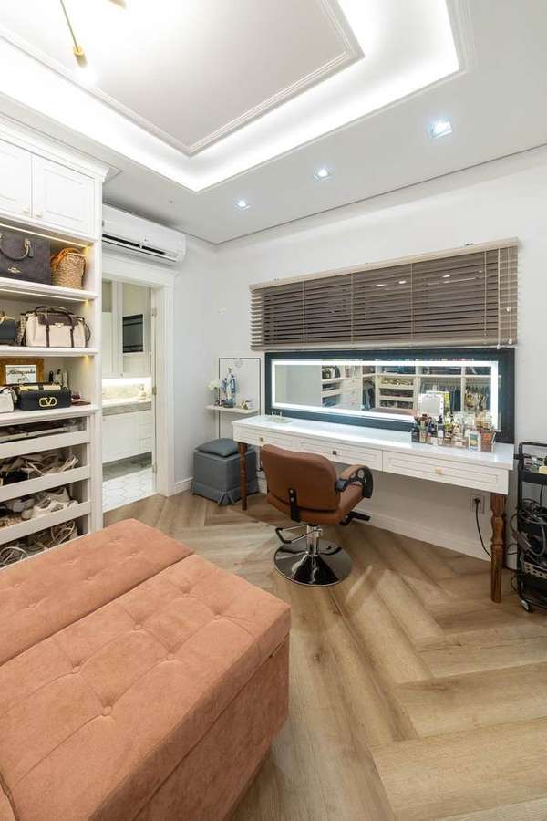 Closet planejado com penteadeira